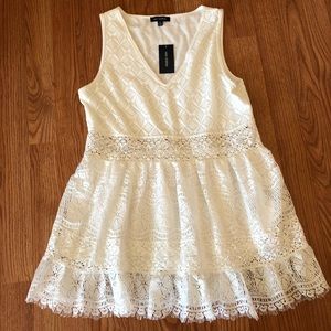 NEW Max Edition sleeveless lace v-neck top